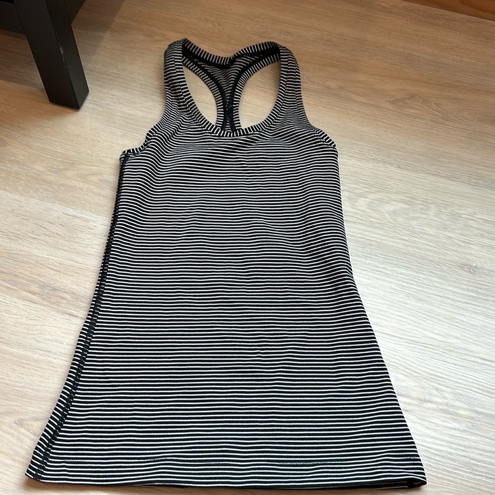 Lululemon striped workout top black/white